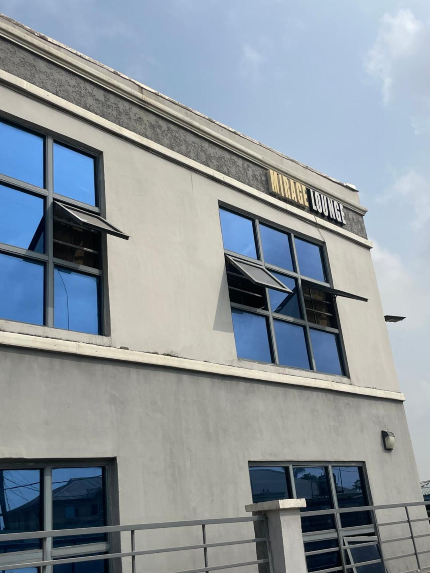 Mirage Lounge Hotel Aja Exterior photo